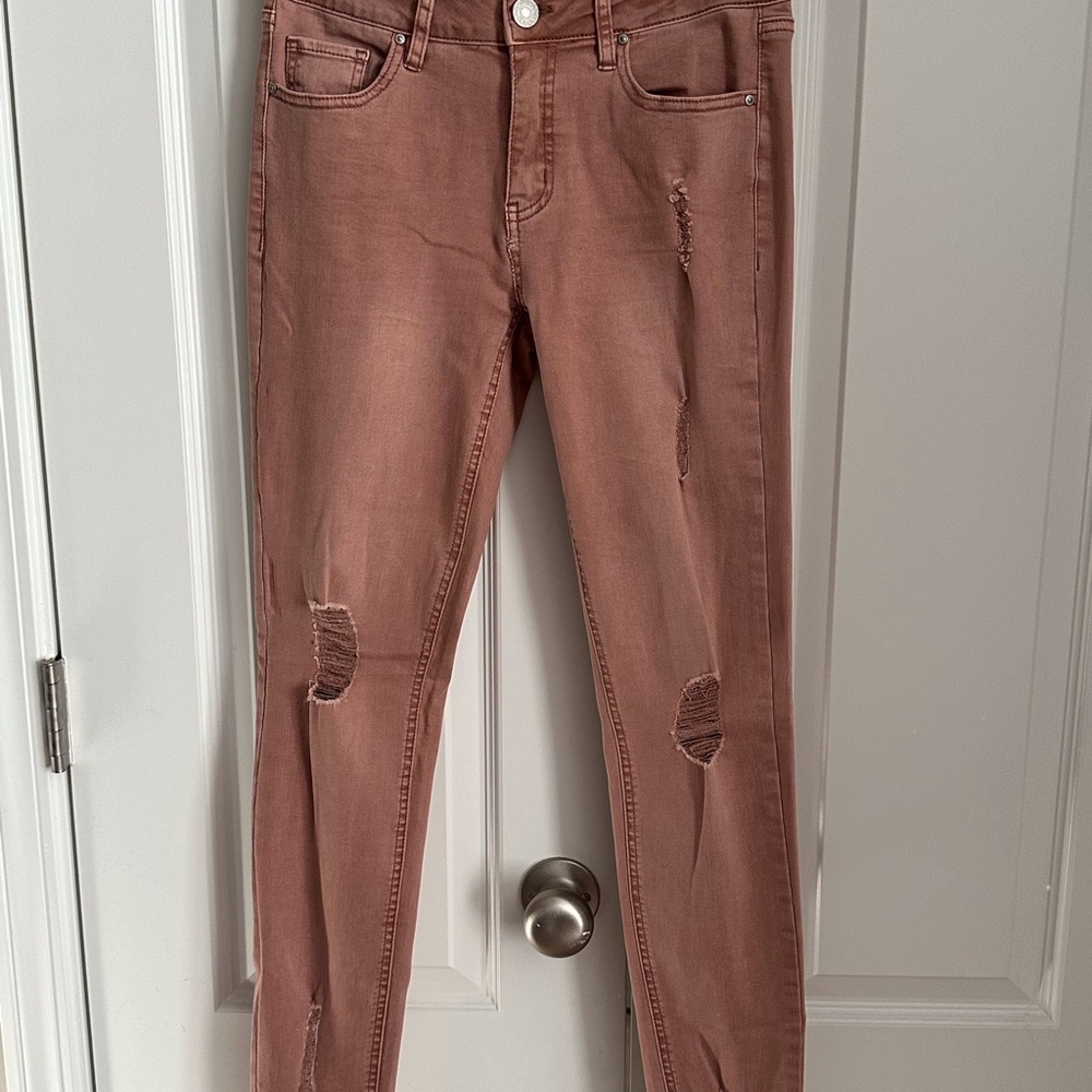 Women's Distressed Jeans in Pinkish-brown